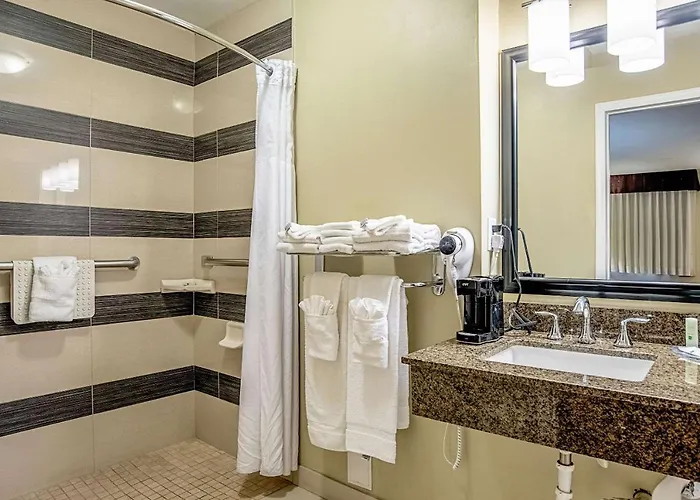 Hotel Quality & Phoenix Nw - Sun 3*