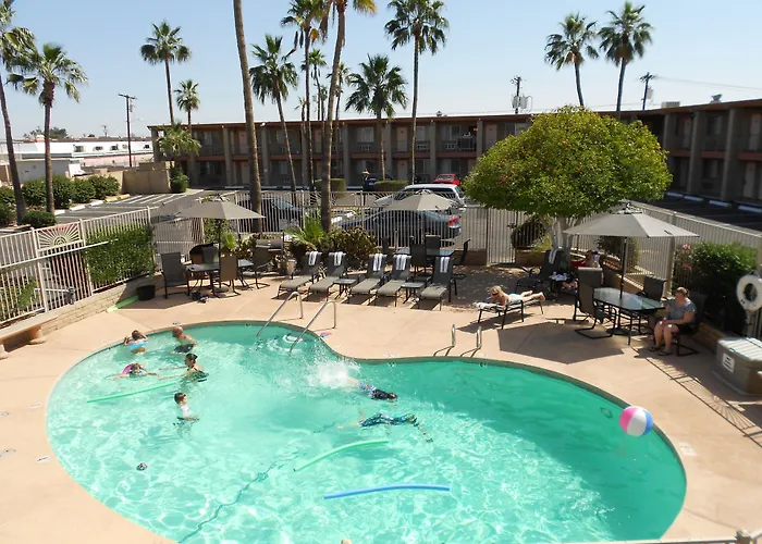 Quality & Phoenix Nw - Sun