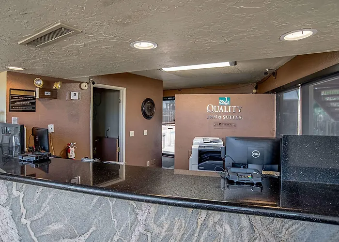 Hotel Quality & Phoenix Nw - Sun 3*