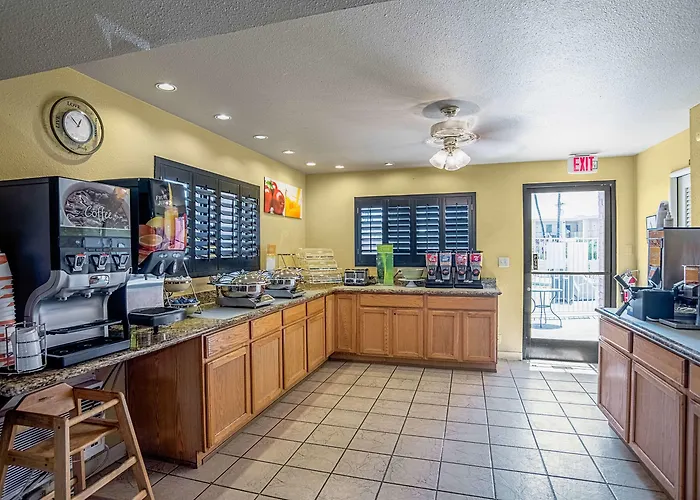 Hotel Quality & Phoenix Nw - Sun 3*